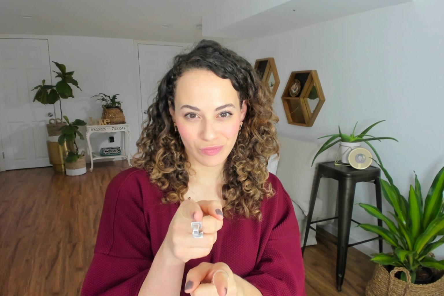 The Parenting Junkie talking about parenting and leadership and pointing at you indicating that you are the CEO of your family.